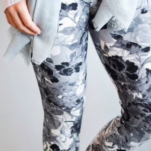 LEGGINGS DEPOT Gray & White Floral Print Full length Leggings Size 12-20 NWT